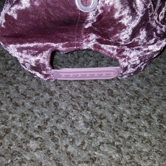 Velvet Cap. - Picture 5 of 5